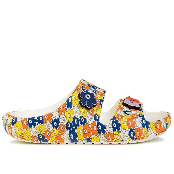 Klapki damskie Crocs MARIMEKKKO CLASIC SANDAL. Klapki Crocs, bez wzorów, z jeansu, bez obcasa. Za 179,00 zł.
