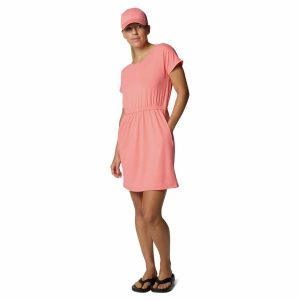 Sukienka techniczna z krótkim rękawem Columbia Chill River SS Dress. Czerwone sukienki Columbia, s, bez wzorów, sportowe, bez kołnierzyka, bez ramiączek, mini, sportowe. Za 189,99 zł.