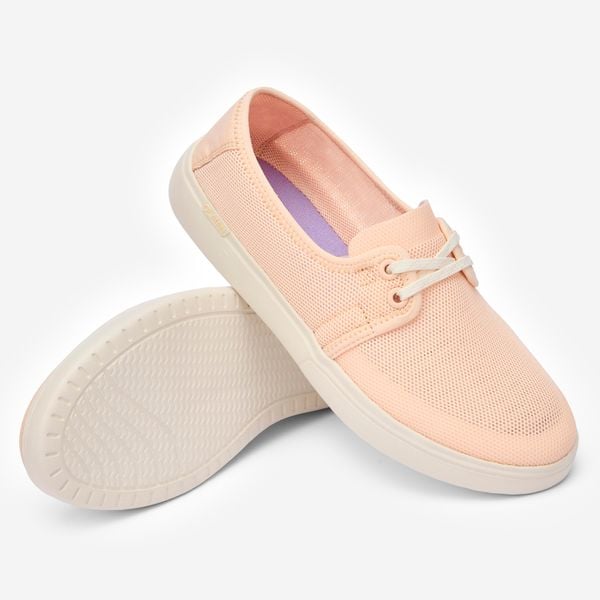 Buty plażowe espadryle damskie Decathlon Areeta. Białe espadryle DECATHLON, bez wzorów, z bawełny, bez obcasa. Za 119,99 zł.