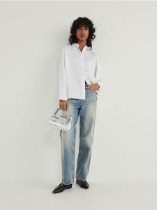 Satynowa koszula - złamana biel. Koszule Reserved, l, bez wzorów, z satyny, bez kołnierzyka, bez ramiączek. W wyprzedaży za 25,99 zł.