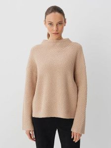 Someday Sweter "Telany" w kolorze beżowym rozmiar: M. Brązowe swetry oversize someday., m, bez wzorów, bez ramiączek. Za 184,46 zł.