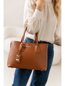 Lia Biassoni Skórzana torebka w kolorze jasnobrązowym - 38 x 24 x 15 cm rozmiar: onesize. Brązowe torebki klasyczne Lia Biassoni, bez wzorów, z materiału, przez ramię, bez dodatków. Za 304,99 zł.