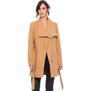Płaszcz "Cindy" w kolorze karmelowym. Brązowe płaszcze marki Cosy Winter, w paski, z tkaniny. W wyprzedaży za 227,95 zł.