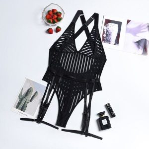 Body z pasem do pończoch na specjalne okazje Tirzah. Czarne body i gorsety Intica, bez wzorów, z materiału. Za 109,00 zł.