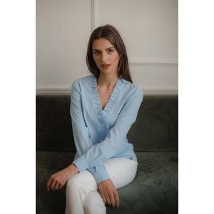 Niebieska Bluzka z Dekoltem V z Falbanką Z. Niebieskie bluzki Figl, s, bez wzorów, z elastanu, bez kołnierzyka, bez ramiączek. Za 189,00 zł.