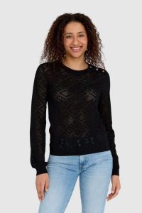 GUESS Czarny sweterek dzianinowy w monogram guess. Czarne swetry klasyczne Guess, s, z dzianiny, bez kołnierzyka. W wyprzedaży za 279,99 zł.