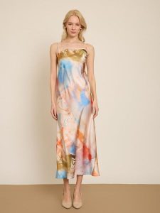 BGN Sukienka ze wzorem rozmiar: 38. Sukienki BGN, na co dzień, bez wzorów, bez kołnierzyka, bez ramiączek, maxi, proste. Za 108,99 zł.