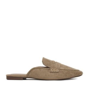 Klapki JENNY. Brązowe klapki Jenny, bez wzorów, bez obcasa. Za 119,99 zł.