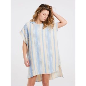 Bluza damska Protest PRTAMADINE poncho. Białe kurtki Protest, bez wzorów, bez kaptura. W wyprzedaży za 260,99 zł.