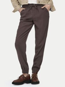 ONLY Spodnie dresowe Kelda 15203946 Brązowy Regular Fit. Brązowe spodnie dresowe ONLY, bez wzorów, z dresówki. Za 169,99 zł.