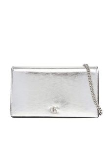 Calvin Klein Torebka Ck Metallic Wallet On Chain LV04F3320G Srebrny. Szare torebki klasyczne Calvin Klein, bez wzorów, ze skóry, bez dodatków. Za 409,99 zł.