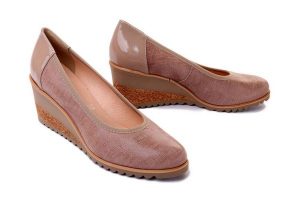 BIOECO BY ARKA 5152 1360+1887 beż, czółenka damskie. Czółenka Bioeco by Arka, bez wzorów, ze skóry, bez obcasa, na koturnie, bez zapięcia. Za 194,95 zł.