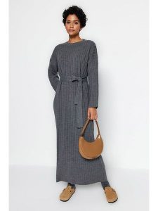 Trendyol Sukienka w kolorze antracytowym rozmiar: S. Czarne sukienki Trendyol, s, bez wzorów, prążkowane, bez kołnierzyka, bez ramiączek, maxi. Za 106,13 zł.