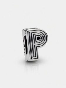 Pandora Srebrny charms "P" rozmiar: onesize. Szare zawieszki Pandora, srebrne. Za 98,95 zł.