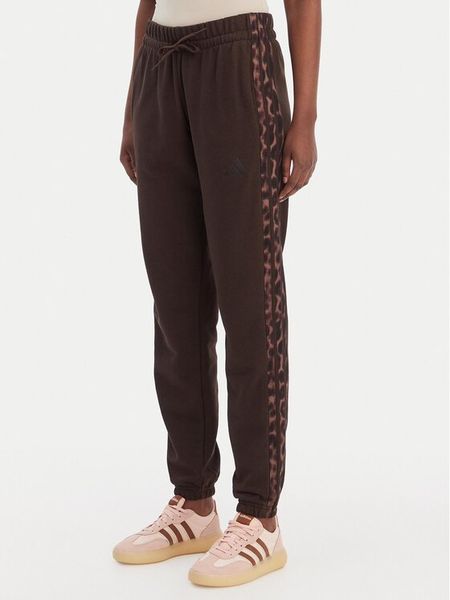 Adidas Spodnie dresowe Seasonal Essentials Leopard Print KA4720 Brązowy Regular Fit. Brązowe spodnie dresowe ADIDAS, l, bez wzorów, z bawełny. Za 238,99 zł.