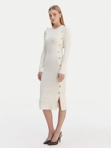 Guess Sukienka dzianinowa W6RK06 Z2YJ2 Écru Regular Fit. Sukienki Guess, s, z aplikacjami, z dzianiny, bez kołnierzyka, bez ramiączek. Za 659,99 zł.