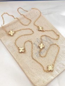 Atelier MIU Pozłacany naszyjnik z elementami ozdobnymi - dł. 80 cm rozmiar: onesize. Żółte naszyjniki Atelier MIU, pozłacane. Za 52,99 zł.