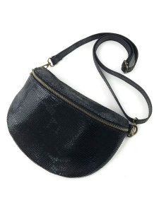 Marlon Skórzana saszetka w kolorze czarnym - 25 x 19 x 7 cm rozmiar: onesize. Czarne nerki i saszetki Marlon, bez wzorów, z materiału. Za 236,61 zł.