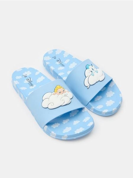 Klapki ze wzorkiem Hercules - niebieski. Niebieskie klapki Sinsay, bez wzorów, bez obcasa. Za 35,99 zł.