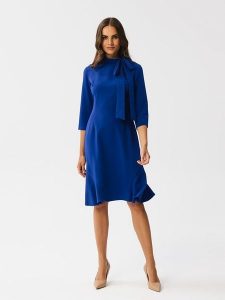 Stylove Sukienka w kolorze niebieskim rozmiar: S. Niebieskie sukienki Stylove, na co dzień, s, bez wzorów, bez kołnierzyka, bez ramiączek, midi, proste. Za 140,86 zł.