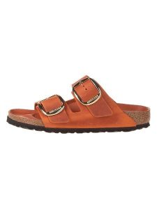 Birkenstock Skórzane klapki w kolorze pomarańczowym rozmiar: 37. Pomarańczowe klapki Birkenstock, bez wzorów, z otwartym noskiem, bez obcasa. Za 499,95 zł.