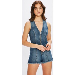 Guess Jeans - Kombinezon Jennifer Lopez. Niebieskie kombinezony marki Guess Jeans, z aplikacjami, z bawełny, na ramiączkach. W wyprzedaży za 379,90 zł.