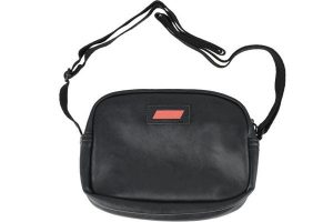 Saszetka na ramię sportowa dla dorosłych Sf Ls Small Satchel pojemność 1,2 L. Czarne nerki i saszetki Puma, bez wzorów, z materiału. Za 149,99 zł.