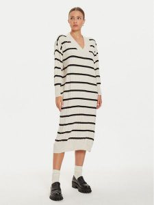 ONLY Sukienka dzianinowa New Tessa 15236372 Beżowy Relaxed Fit. Brązowe kombinezony ONLY, xl, bez wzorów, z dzianiny, bez kołnierzyka, bez ramiączek. Za 89,99 zł.