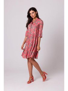 Be Wear Sukienka w kolorze różowym rozmiar: S. Różowe sukienki Be Wear, s, bez wzorów, bez kołnierzyka, bez ramiączek, mini, rozkloszowane. Za 228,38 zł.