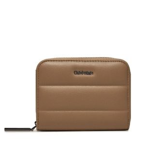 Portfel Calvin Klein. Brązowe portfele Calvin Klein, bez wzorów. Za 149,99 zł.