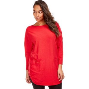 Sweter w kolorze czerwonym. Czerwone swetry oversize marki Cashmere Curve, z kaszmiru, z okrągłym kołnierzem. W wyprzedaży za 129,95 zł.