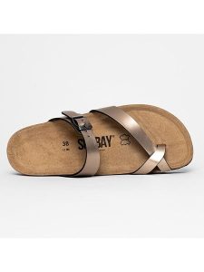 Sunbay Klapki "Acheron" w kolorze złotym na koturnie rozmiar: 37. Żółte klapki Sunbay, bez wzorów, z otwartym noskiem, bez obcasa, na koturnie. Za 144,24 zł.