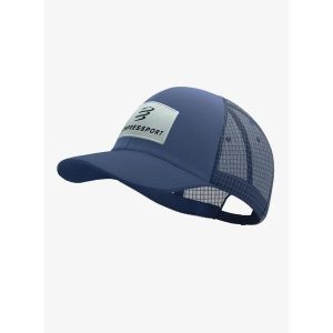 Czapka z daszkiem Compressport Trucker 6P Cap - indigo. Niebieskie czapki Compressport, bez wzorów, sportowe. Za 140,99 zł.