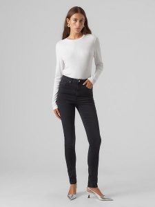 Vero Moda Koszulka "Roma" w kolorze białym rozmiar: XL. Białe bluzki Vero Moda, s, bez wzorów, z lyocellu, klasyczne, bez kołnierzyka, bez ramiączek. Za 52,67 zł.