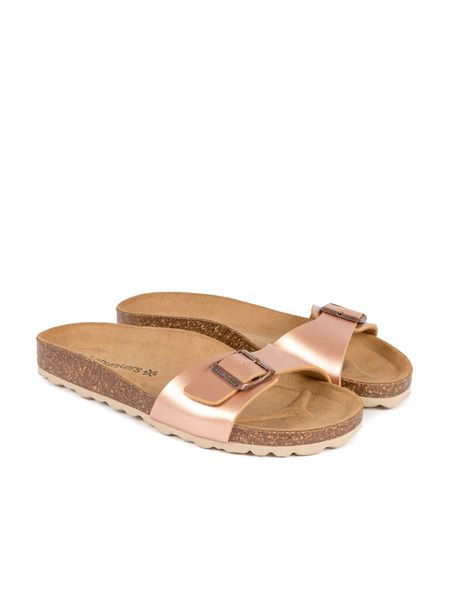 BABUNKERS Family Klapki w kolorze miedzianym rozmiar: 38. Pomarańczowe klapki BABUNKERS Family, bez wzorów, z otwartym noskiem, bez obcasa. Za 149,45 zł.