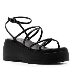 Sandały Jenny Fairy. Czarne sandały Jenny Fairy, bez wzorów, bez obcasa, na koturnie, bez zapięcia. Za 169,99 zł.