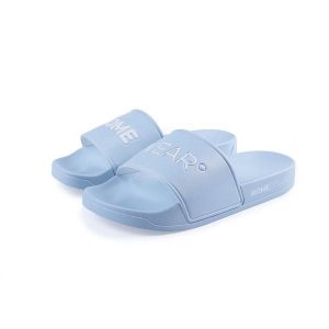 Odzież domowa Klapki unisex SUN – jasnoniebieskie. Niebieskia klapki HOME DELUXE, bez wzorów, z materiału, bez obcasa. Za 109,99 zł.