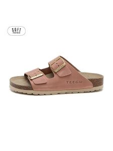 Teegu Skórzane klapki w kolorze jasnoróżowym rozmiar: 36. Różowe klapki teegu, bez wzorów, z otwartym noskiem, bez obcasa. Za 130,99 zł.