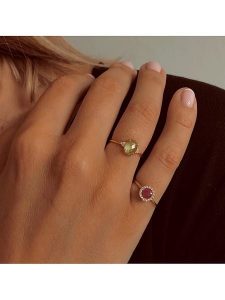 Les Petites Précieuses Pozłacany pierścionek z cyrkoniami i ametystem rozmiar: 60. Zielone pierścionki Les Petites Précieuses, z ametystem, pozłacane. Za 124,95 zł.