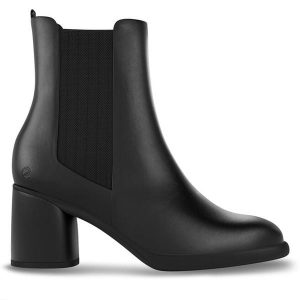 Botki ECCO. Czarne botki ecco, bez wzorów, bez obcasa, na słupku, bez zapięcia. Za 589,99 zł.