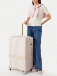Nine West Walizka duża CEO-NW-L-003-10 Różowy jasny. Czerwone walizki Nine West, bez wzorów, z tworzywa sztucznego, duże. Za 399,99 zł.