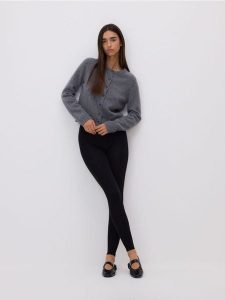 Bawełniane legginsy - czarny. Czarne legginsy Reserved, bez wzorów, z bawełny. Za 49,99 zł.