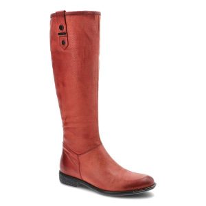 Czerwone Kozaki Carinii Damskie Modne Skórzane Buty. Czerwone kozaki Carinii, w ażurowe wzory, z nubiku, bez obcasa, na płaskiej podeszwie, bez zapięcia. Za 279,00 zł.