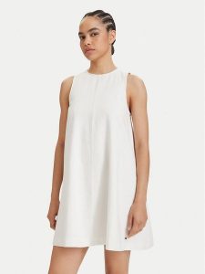 Tommy Jeans Sukienka letnia DW0DW22343 Biały A-Line Fit. Białe kombinezony Tommy Jeans, na lato, xl, bez wzorów, z jeansu, bez kołnierzyka, bez ramiączek. Za 409,99 zł.