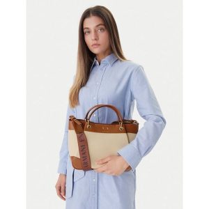 Torebka Armani Exchange. Brązowe kuferki Armani Exchange, bez wzorów, bez dodatków. Za 759,99 zł.