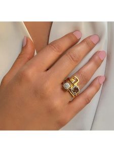 Les Petites Précieuses Pozłacany pierścionek z kamieniami szlachetnymi rozmiar: 52. Żółte pierścionki Les Petites Précieuses, z cyrkonią, pozłacane. Za 298,67 zł.