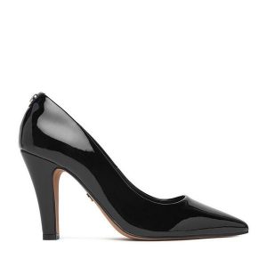 Czółenka Nine West. Czarne czółenka Nine West, bez wzorów, bez obcasa, bez zapięcia. Za 249,99 zł.