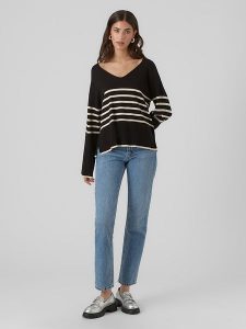 Vero Moda Sweter w kolorze czarnym rozmiar: M. Czarne swetry oversize Vero Moda, m, bez wzorów, z wiskozy, bez ramiączek. Za 57,33 zł.