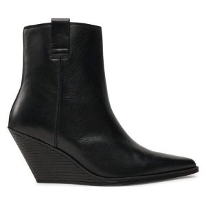 Botki Bronx. Czarne botki Bronx, bez wzorów, bez obcasa, na koturnie, bez zapięcia. Za 529,99 zł.