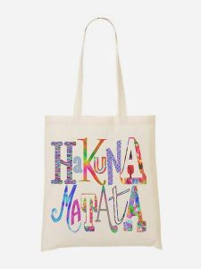 WOOOP Torba "Hakuna Matata Color" w kolorze kremowym ze wzorem - 36 x 43 cm rozmiar: onesize. Brązowe shopper bag Wooop, bez wzorów, z bawełny, na ramię, bez dodatków. Za 39,99 zł.